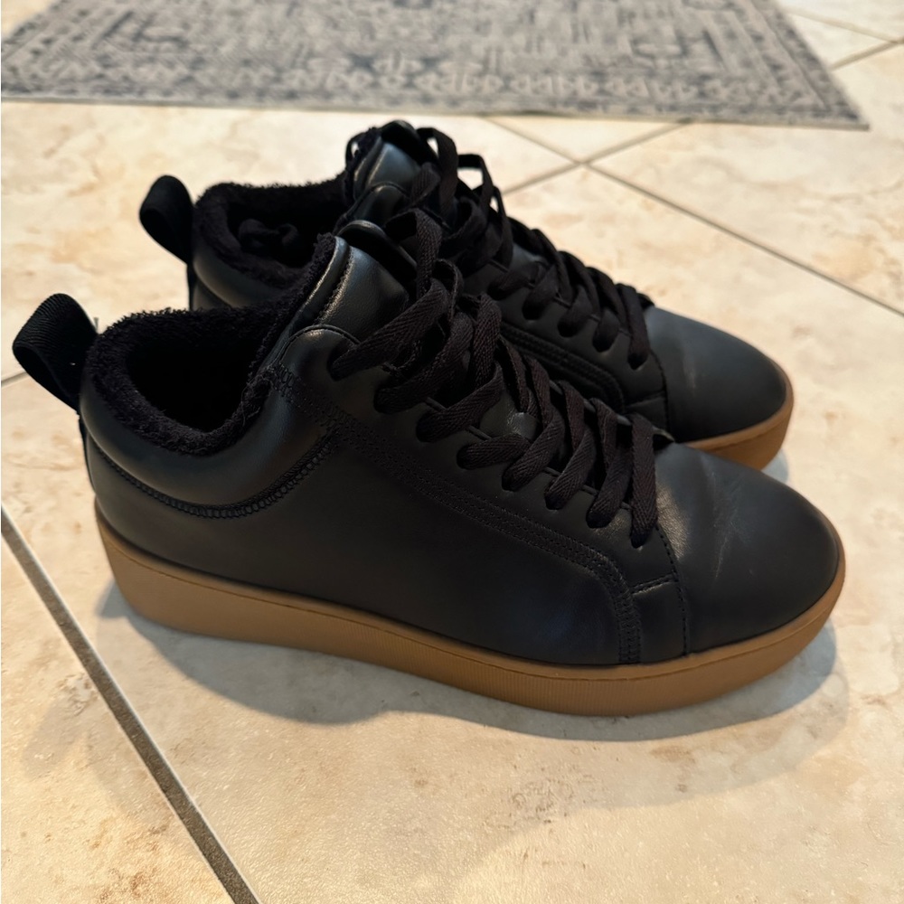 Bottega Veneta Black w/Gum sole Quilt sneaker sz.eu 39 1/2 .